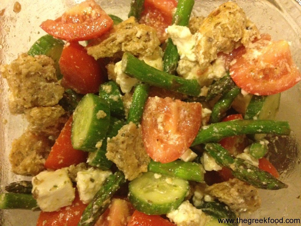 Salad with bread and asparagus