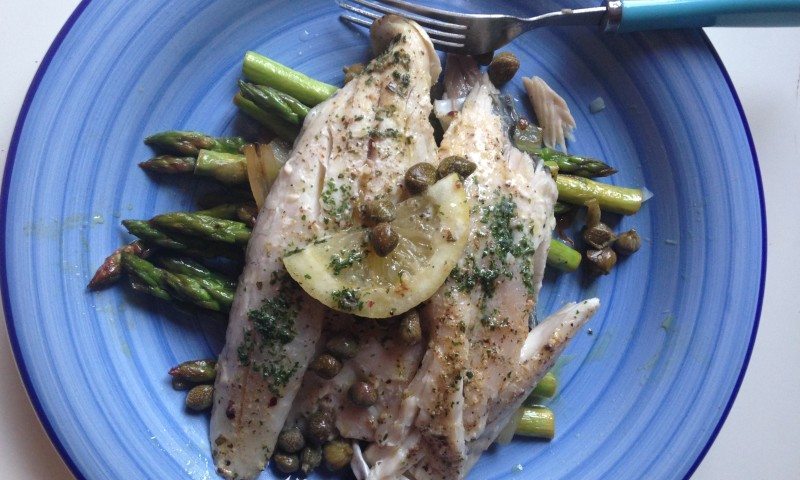Sea bream with asparagus and capers
