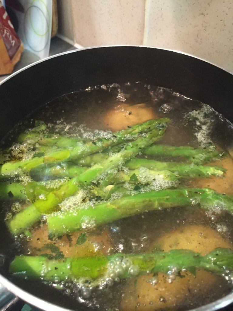 Our Asparagus and the potatoes boiling in the same time
